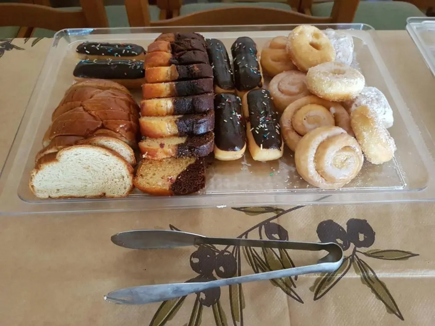 Faros Luxury Suites & Restaurant