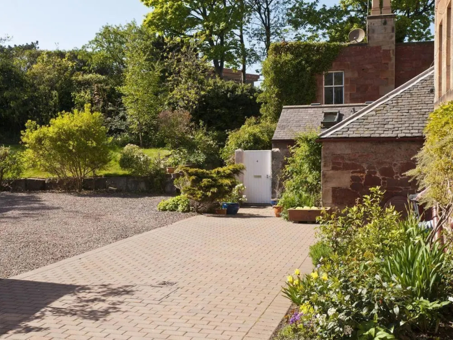 Inchgarry Court Main