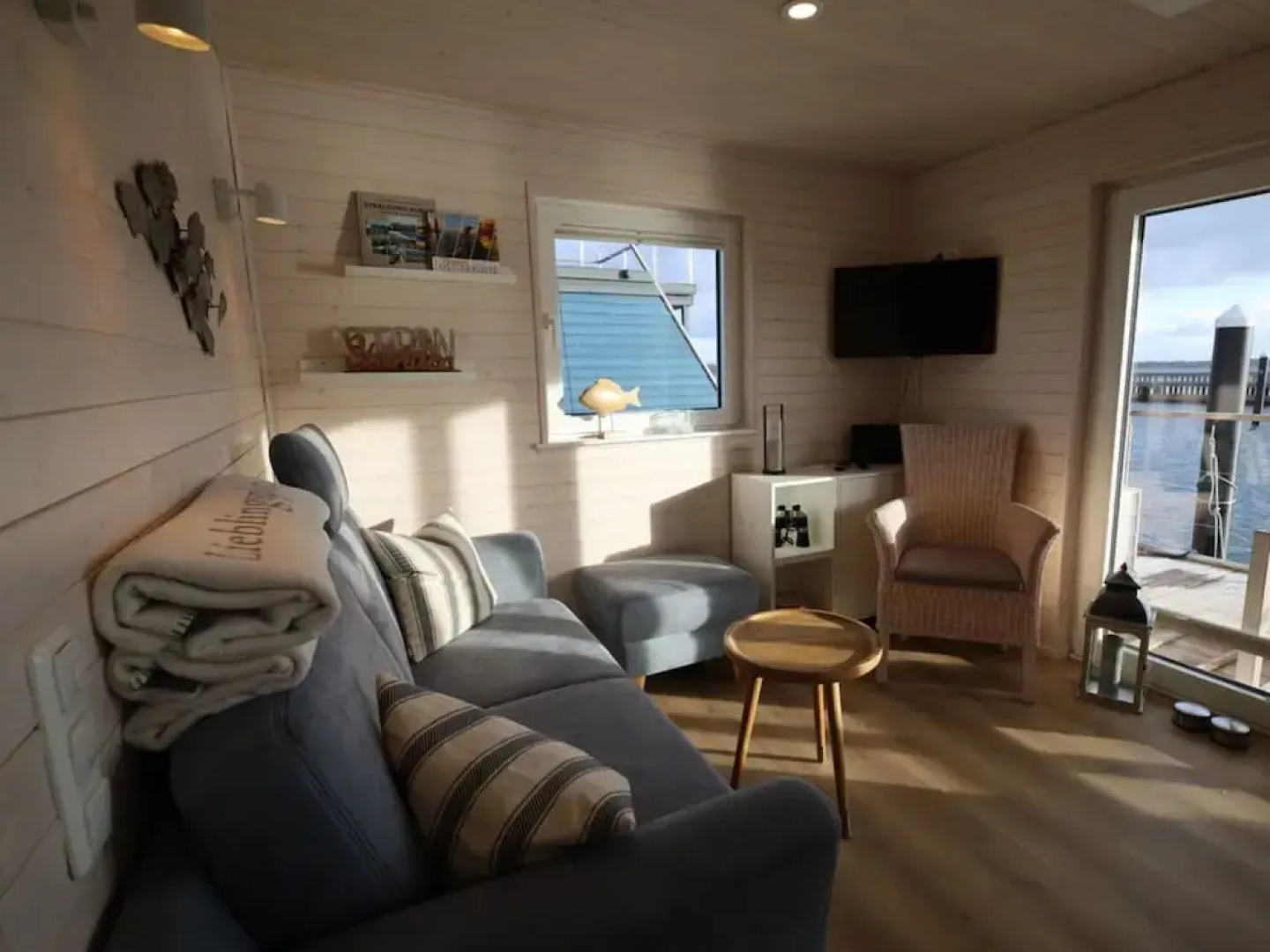 Houseboat Liliput Comfortable Holiday Residence
