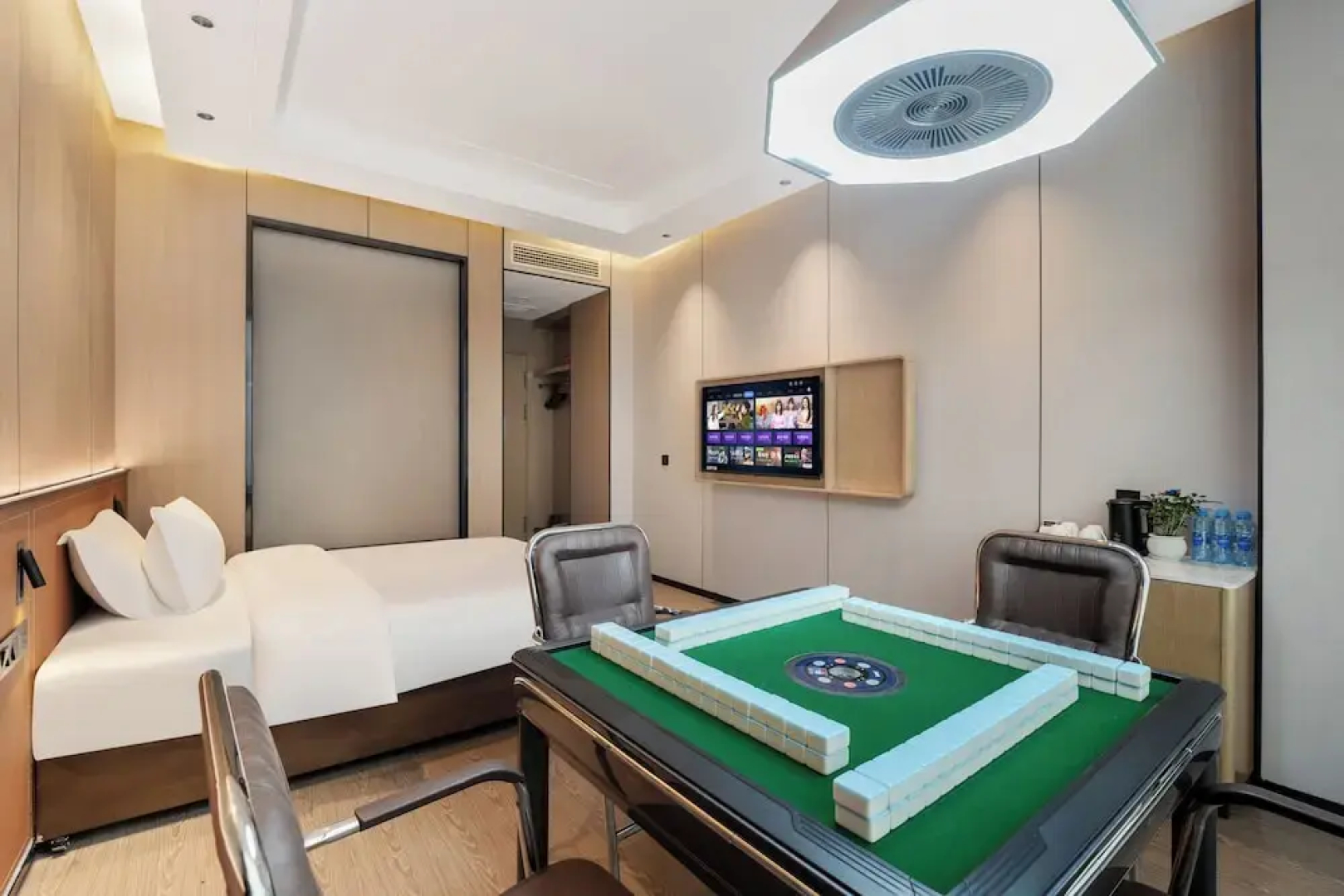 Wanzai Yijia La Maison Hotel