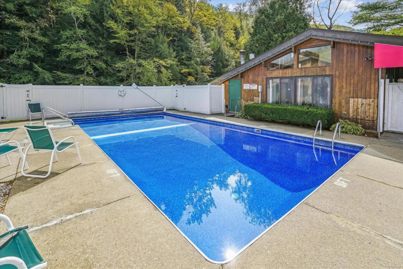 Deluxe Two Bedroom Suite on 2nd floor with outdoor heated pool 20708