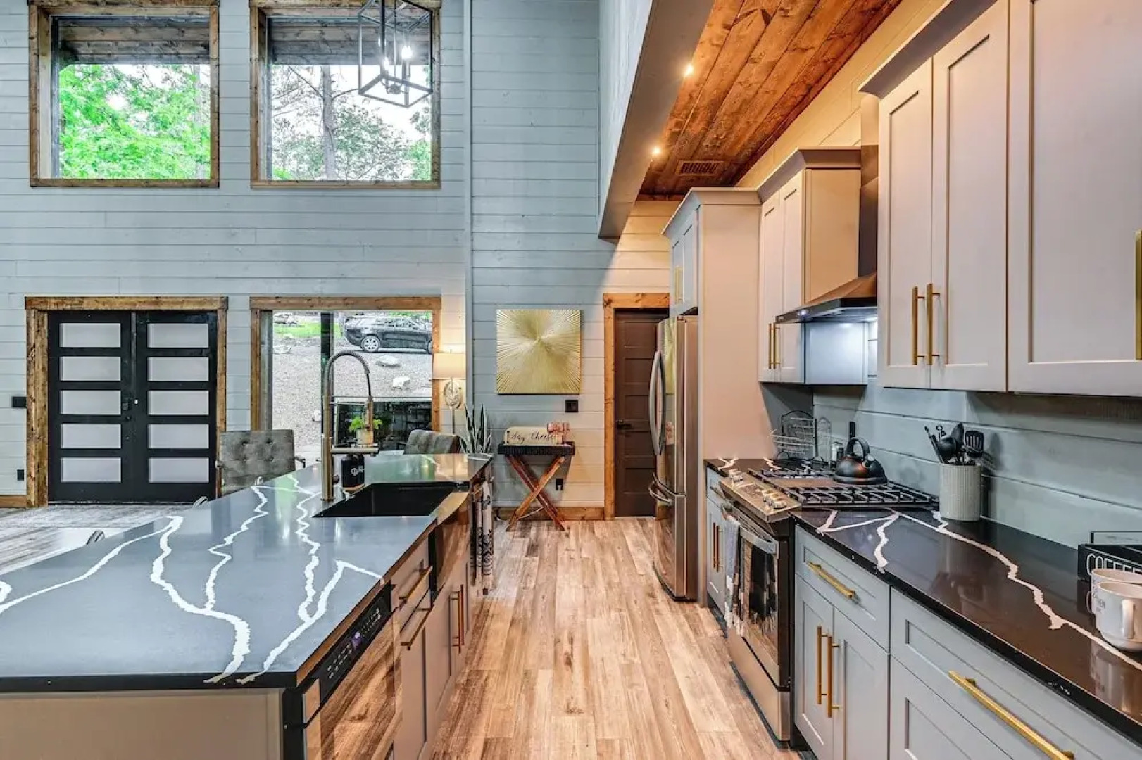 Luxe Broken Bow Vacation Rental: Hot Tub & Pets OK