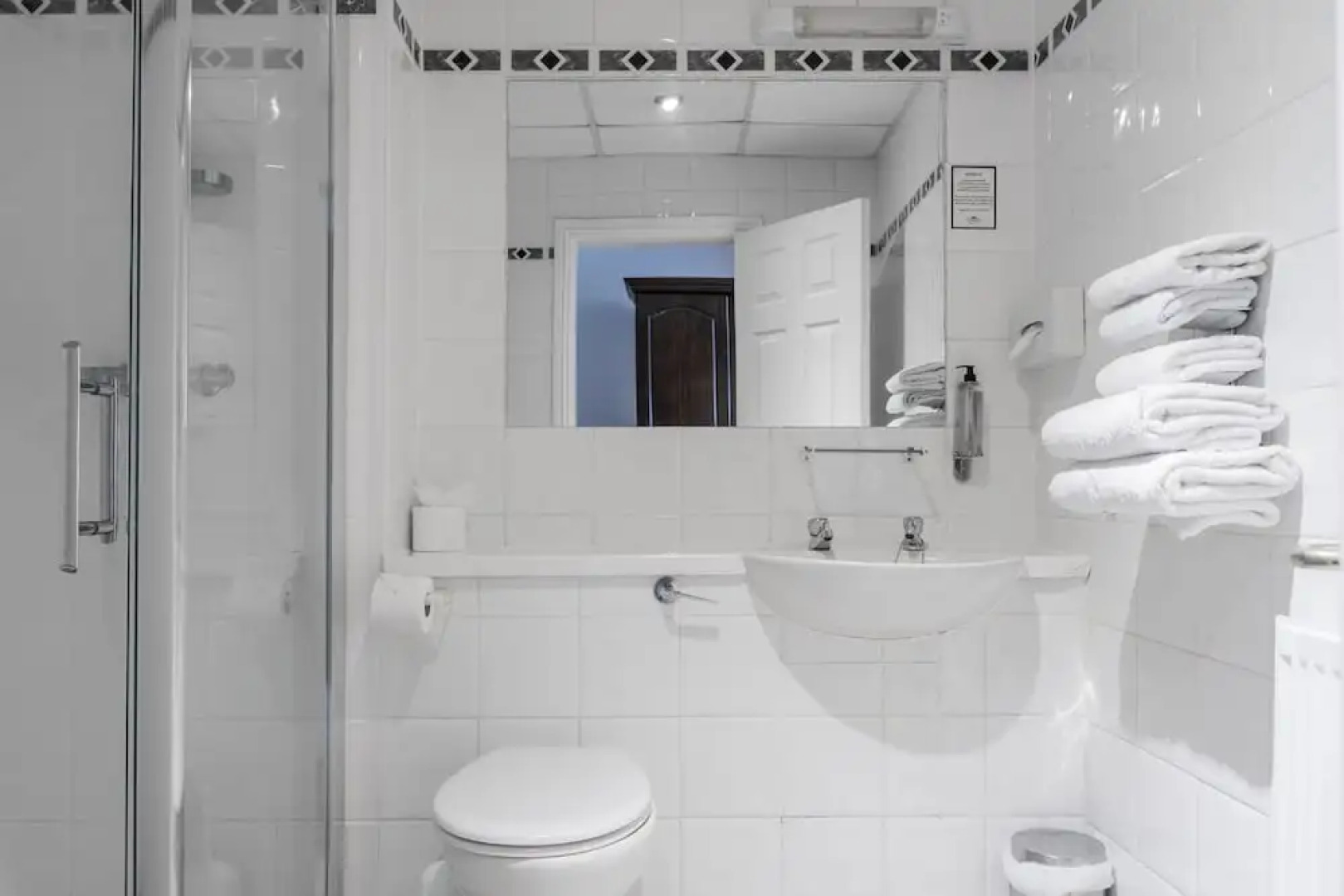 Woodenbridge Hotel & Lodge