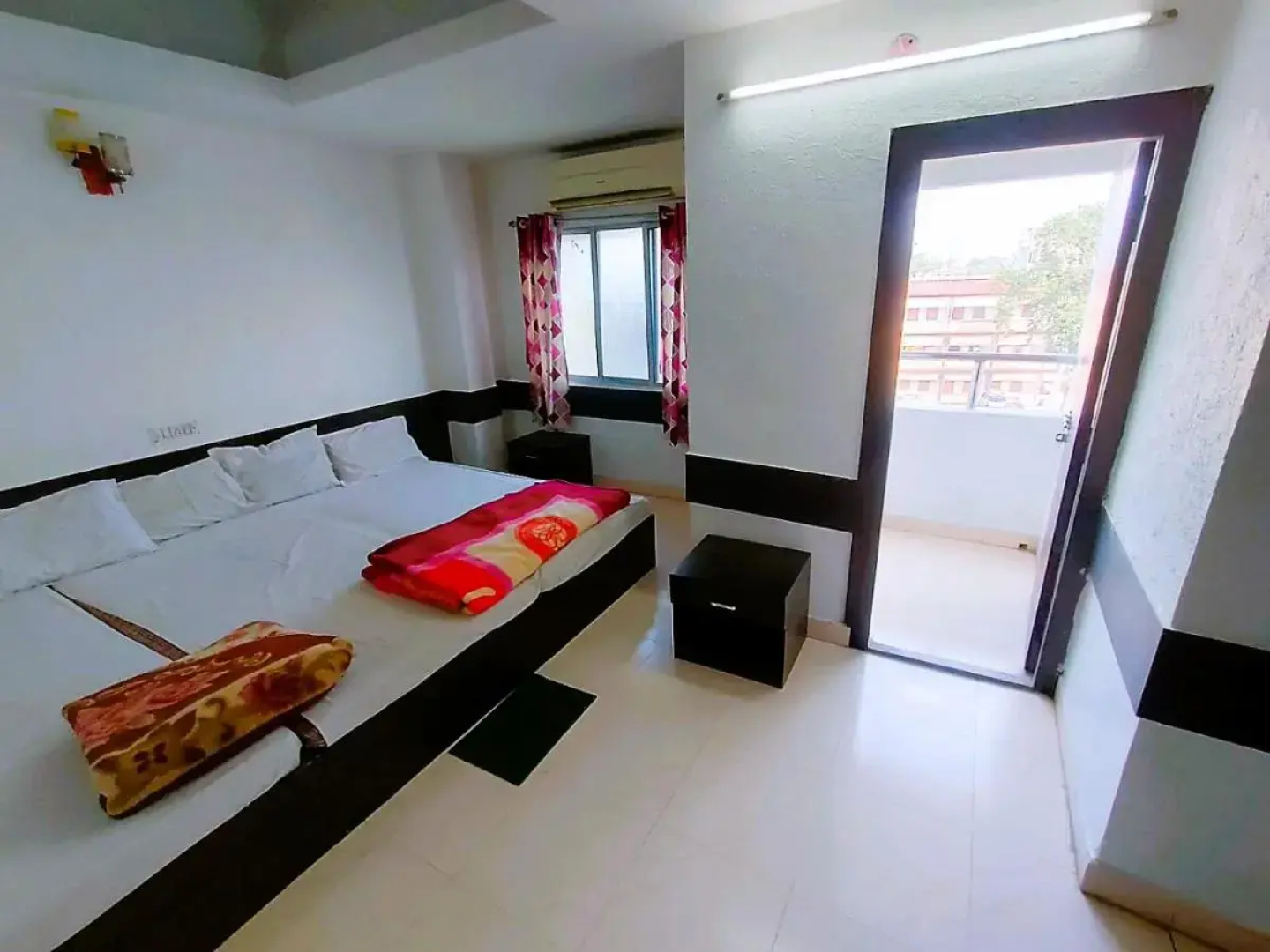 STAYMAKER Chakra Nayan Tara Sonu Inn