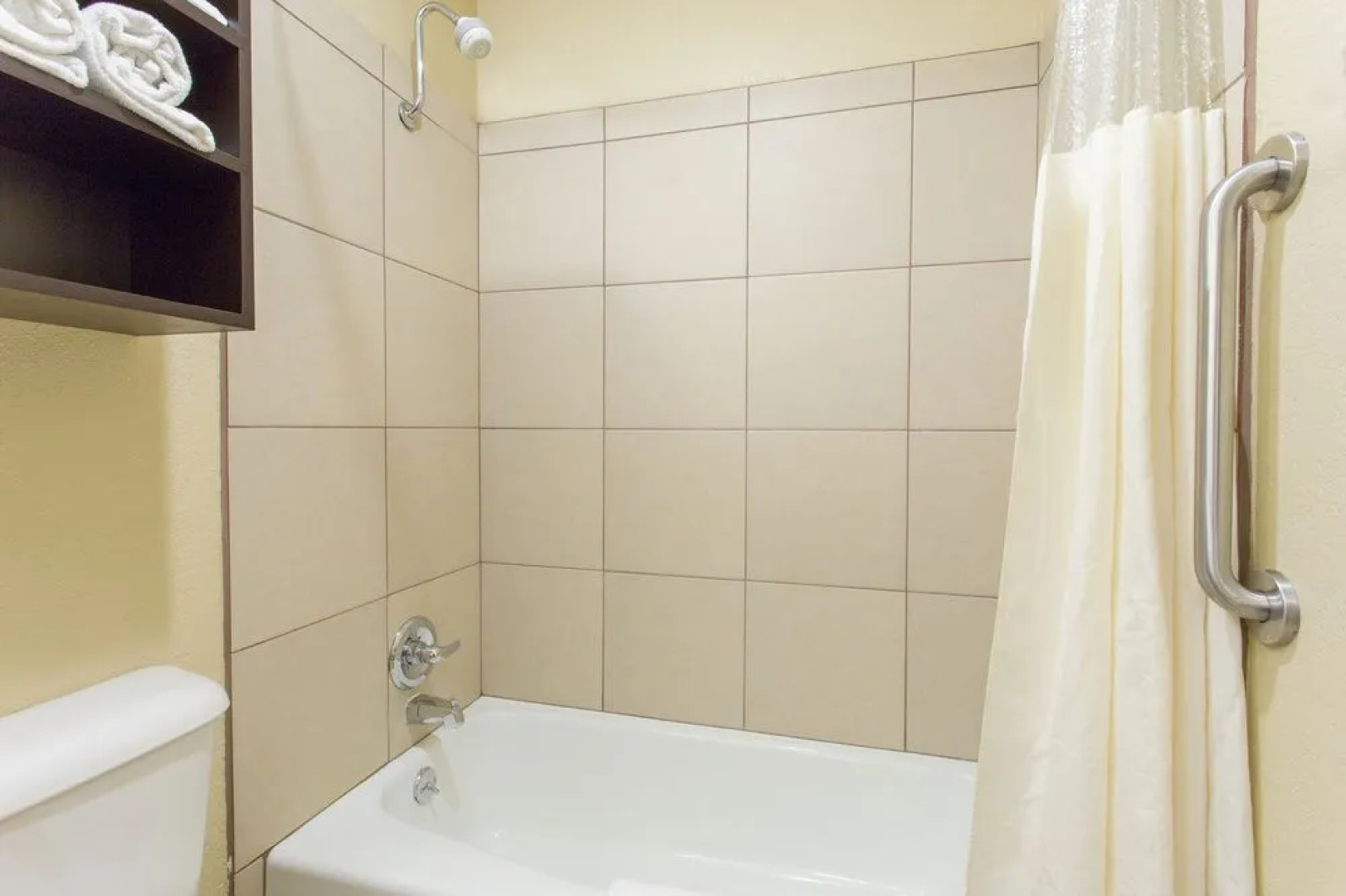 Days Inn & Suites Waterloo