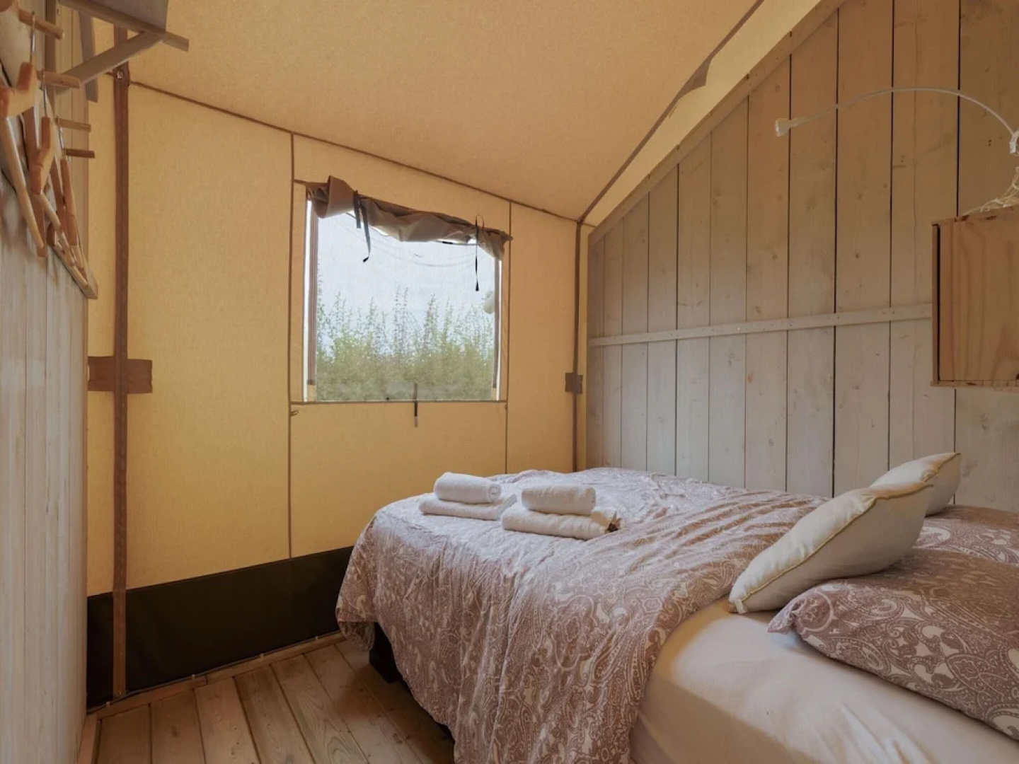 Cozy Tent Lodge in Pittem With Veranda,barbecue