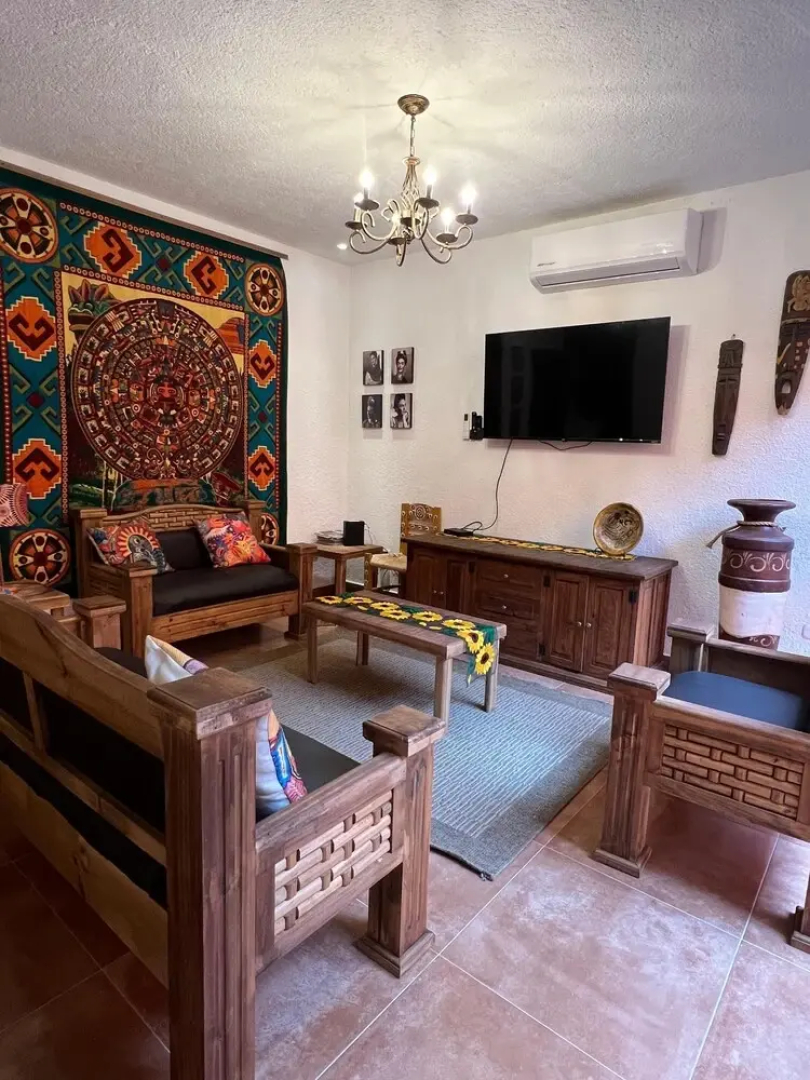 Casa Colonial en Pueblo Mágico by Adhoc