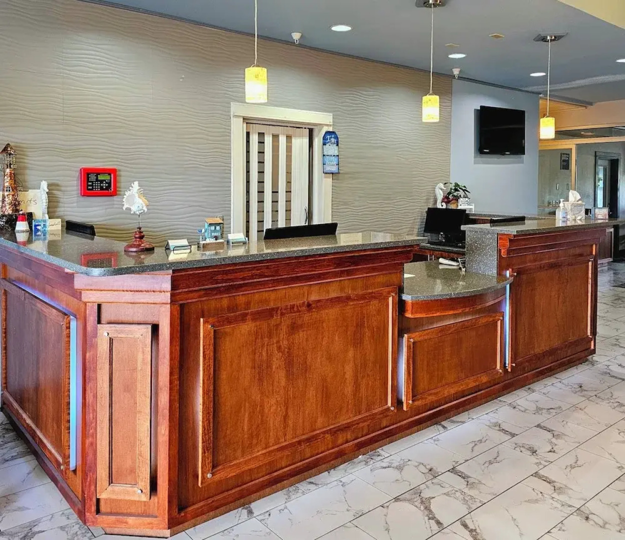 Lighthouse Suites Inn