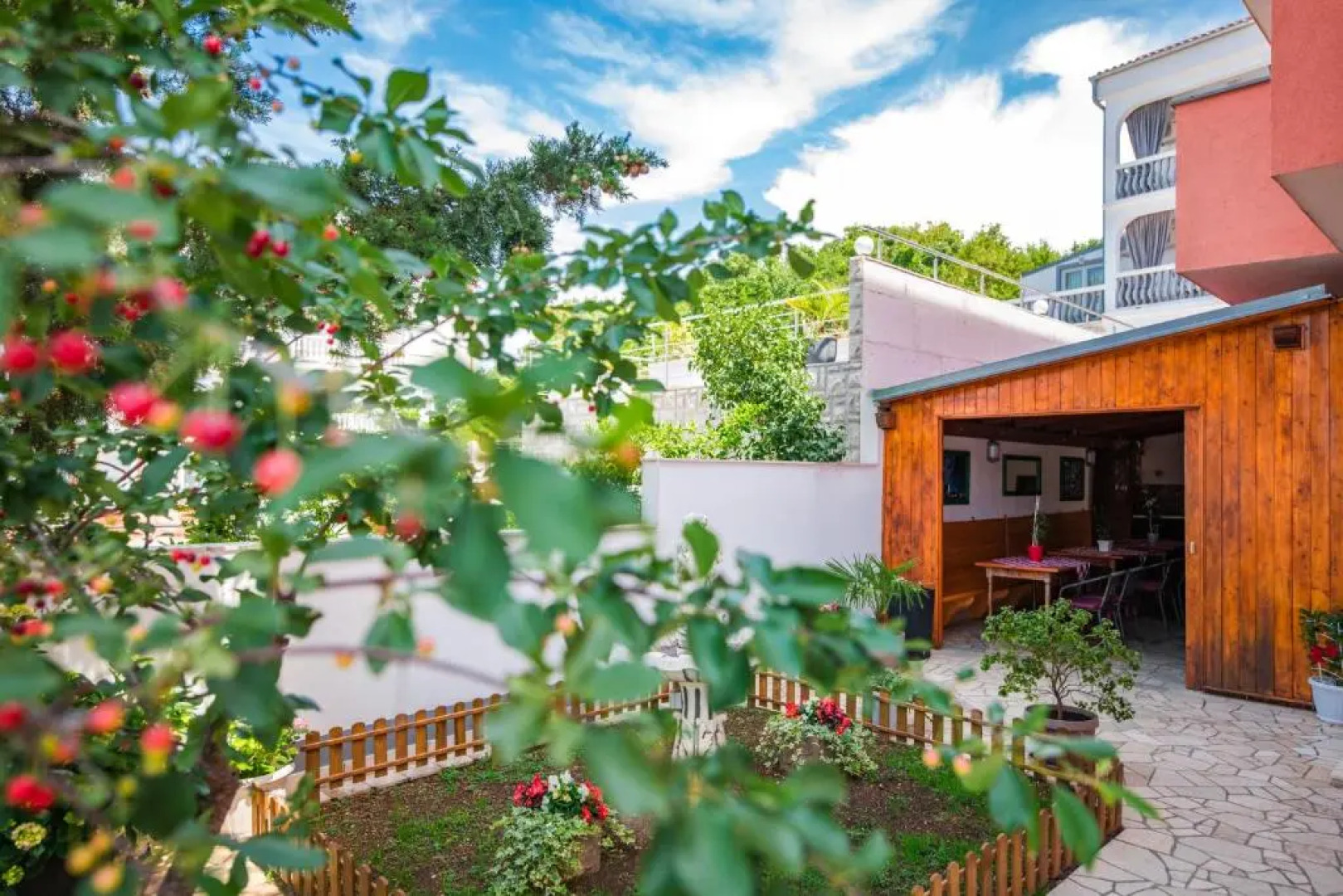 Apartments Mikanović