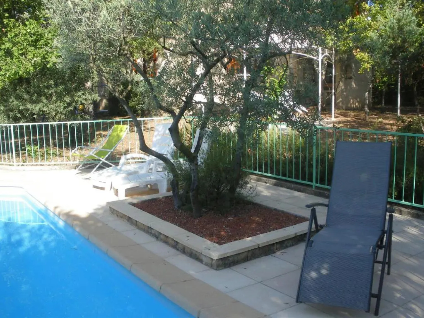 Agréable Maison de Vacances avec Piscine Privée, située en Campagne du village de Cabrières d'Avignon au cœur du Luberon, 6 personnes, LS2-2 OULIVE