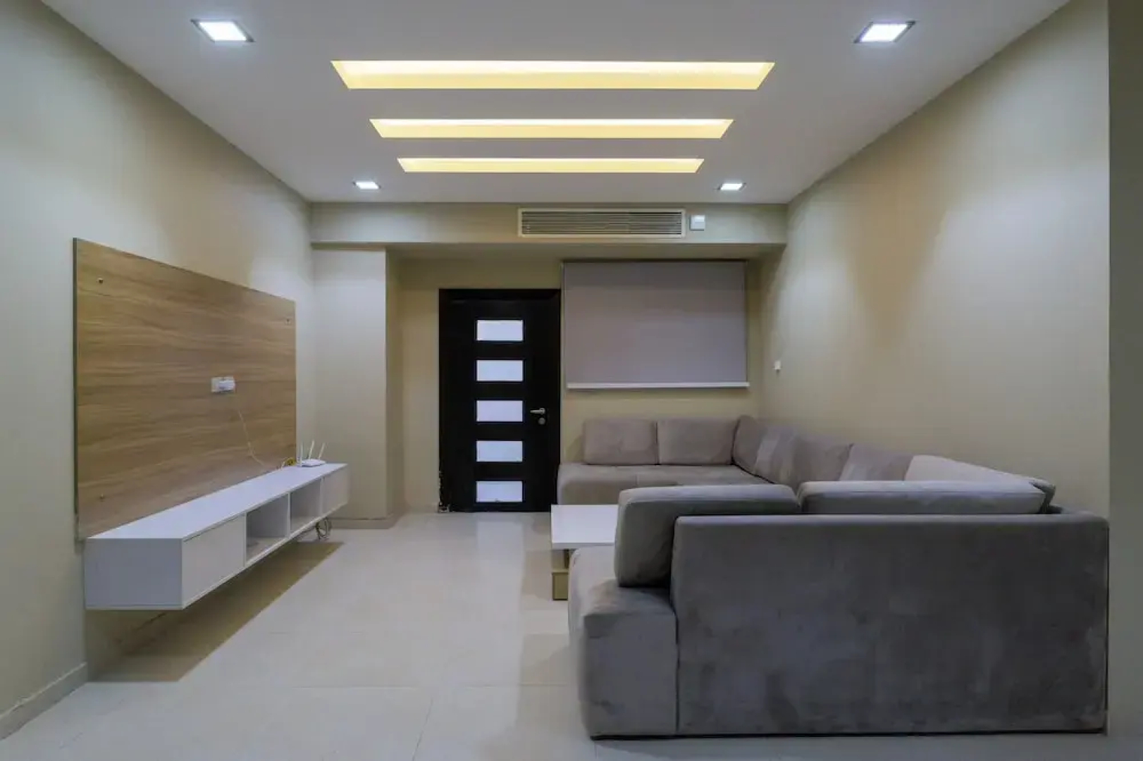 Villa With Private Pool In Beverly Hills