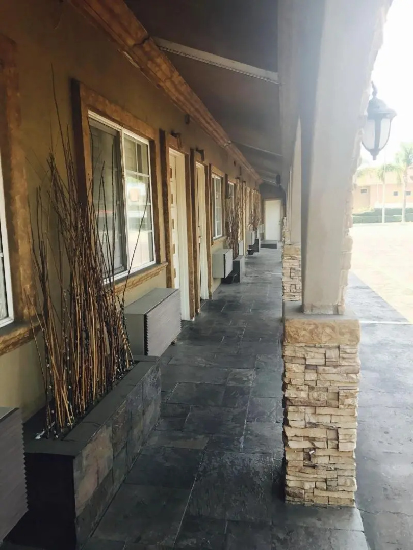 Royala Inn