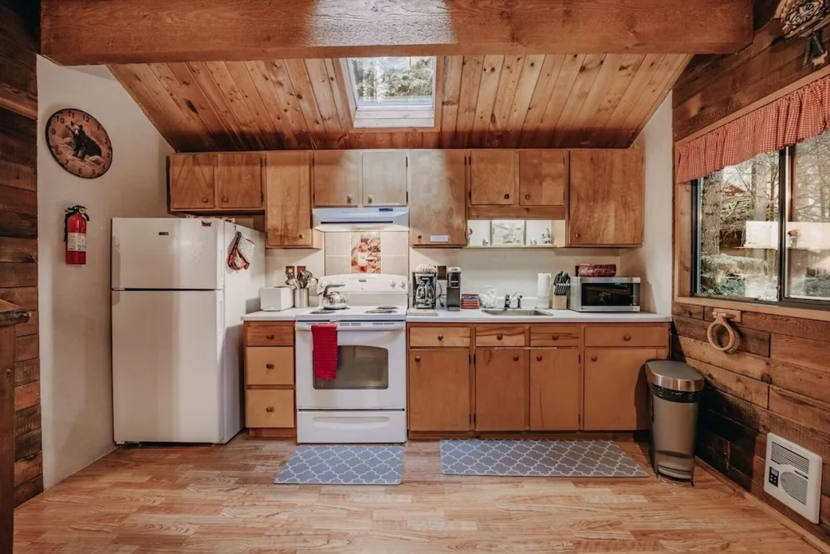 26sl - Hot Tub - Bbq - Game Room - Sleeps 8 3 Bedroom Home by RedAwning