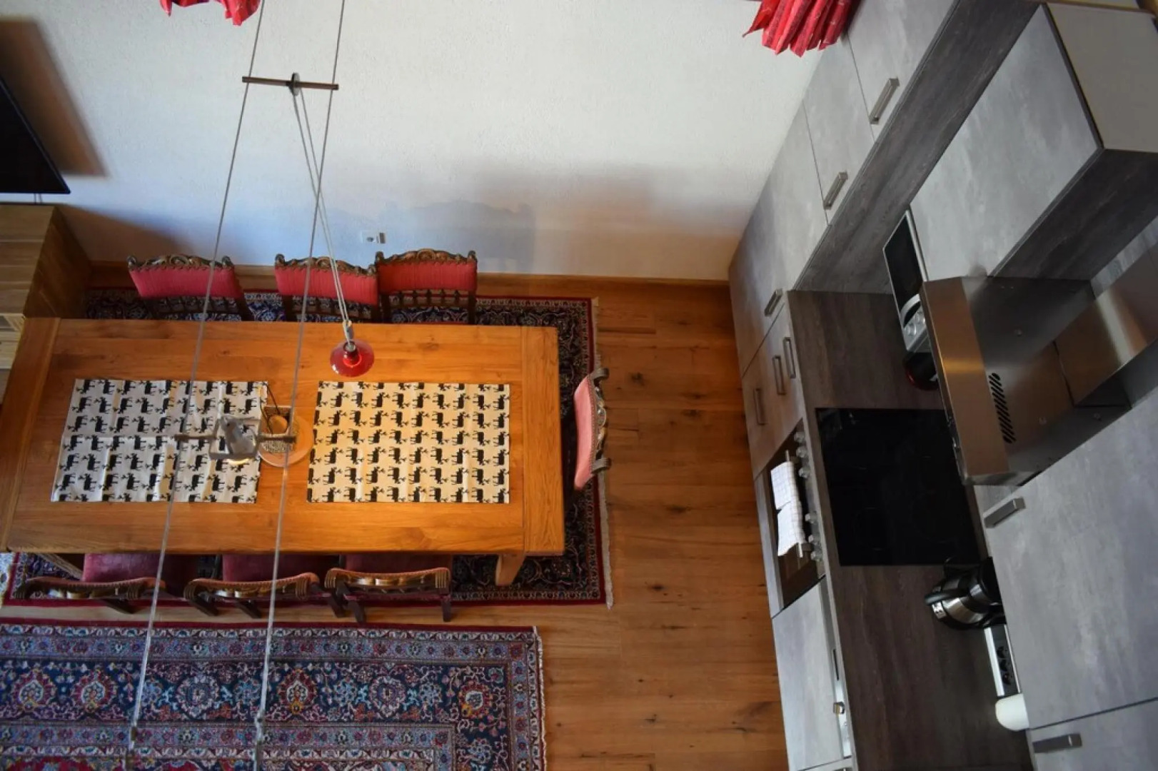 Chalet Salzburg, Dienten