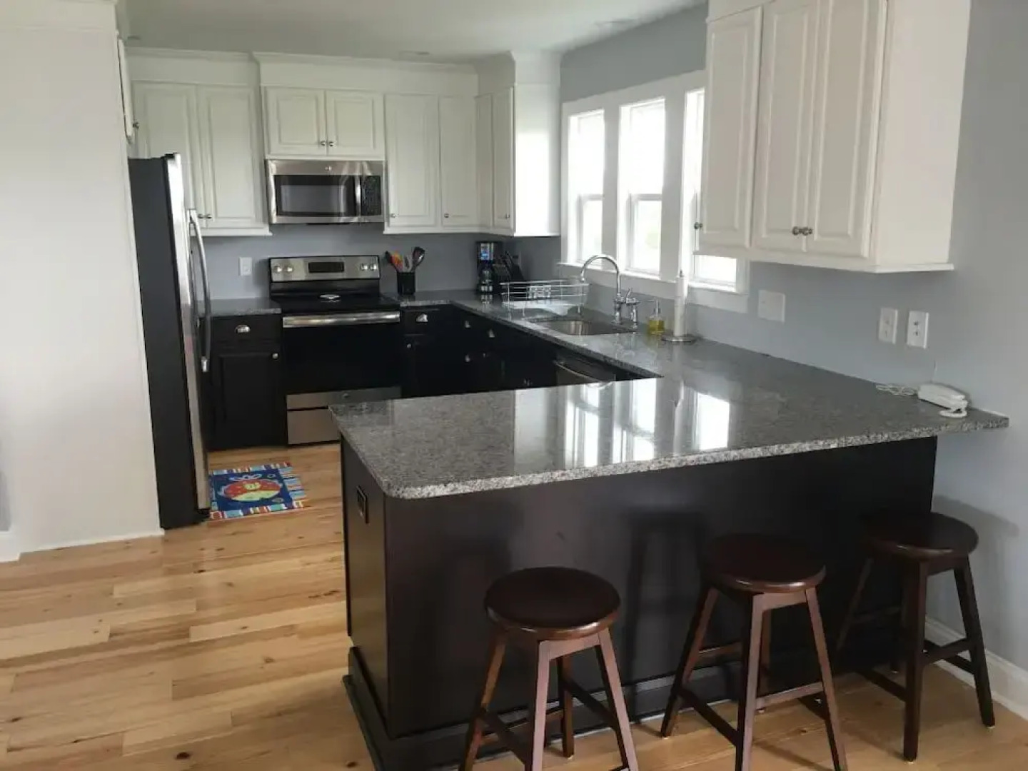 Best Day Ever 4 Bedroom Home by RedAwning