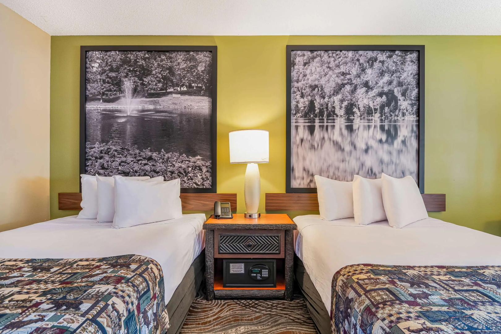 Super 8 by Wyndham Lake George/Downtown