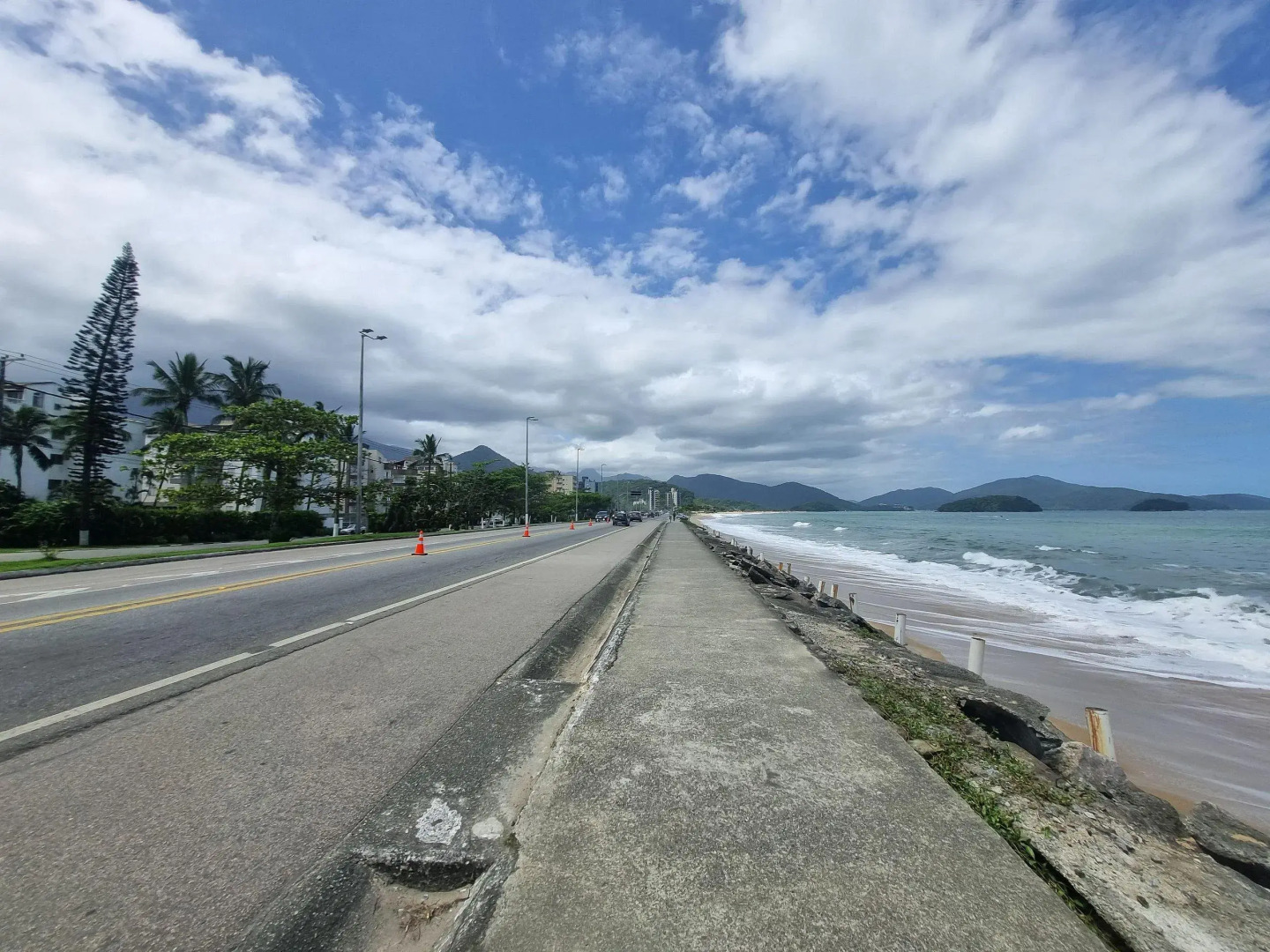 Apto em frente à praia em Caraguatatuba