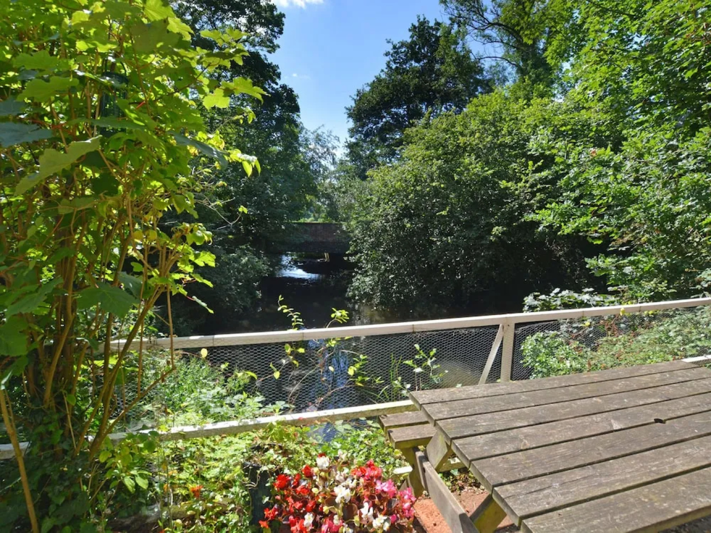 Rustic holiday home in Reepham with Garden