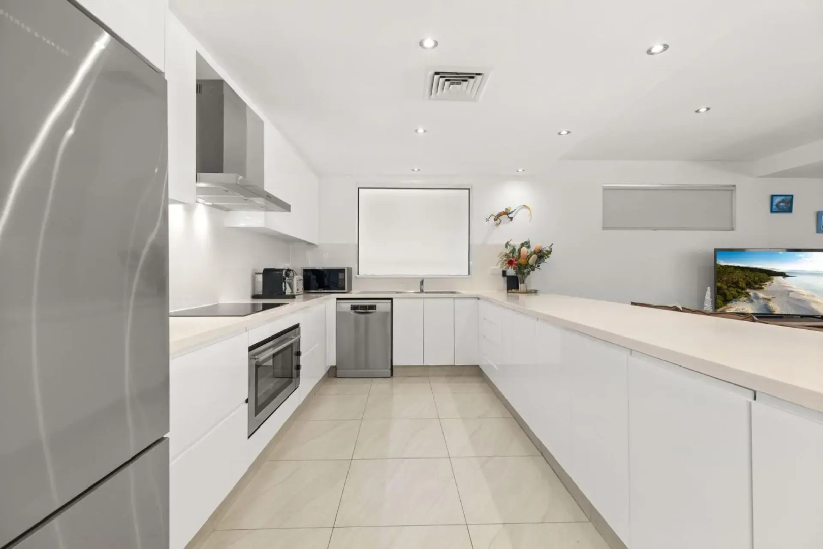 Large Outdoor Entertaining with Outdoor Kitchen and a 2 Minute Walk to Huskisson Beach