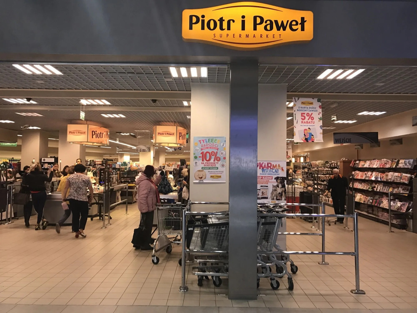 40th+ Floor Luxury Apartments in Sky Tower