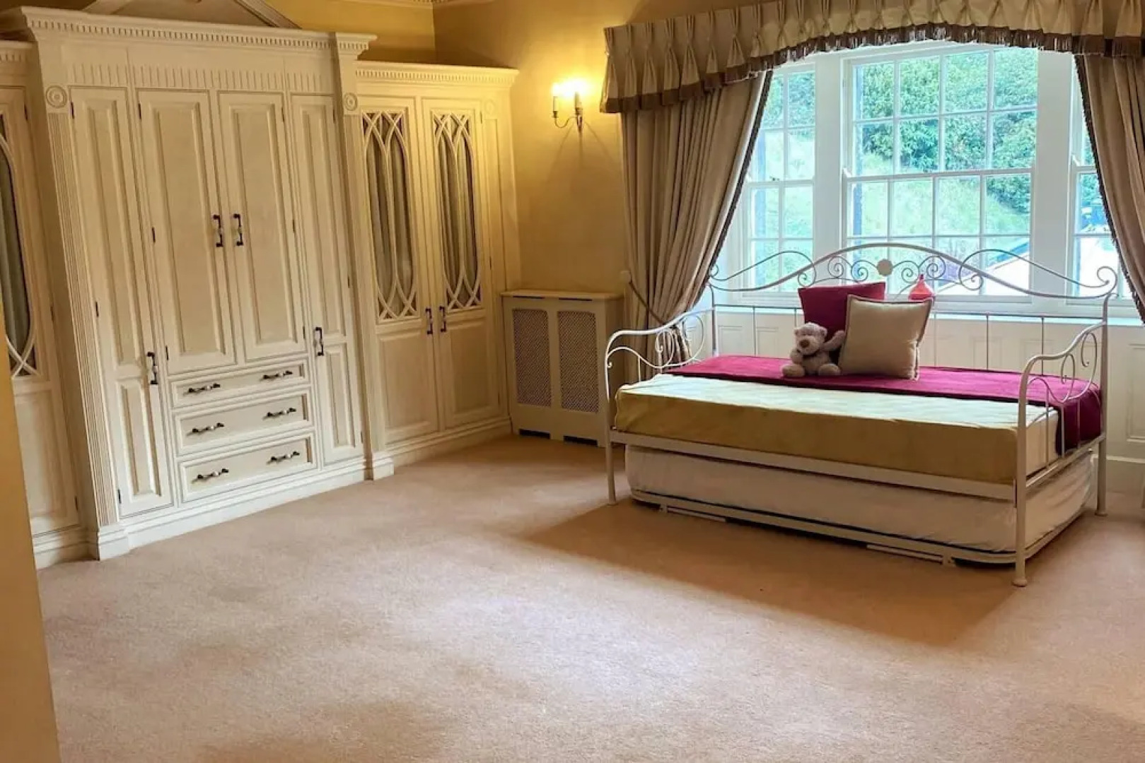 Exceptional Unique 5 Bedroom Manor House