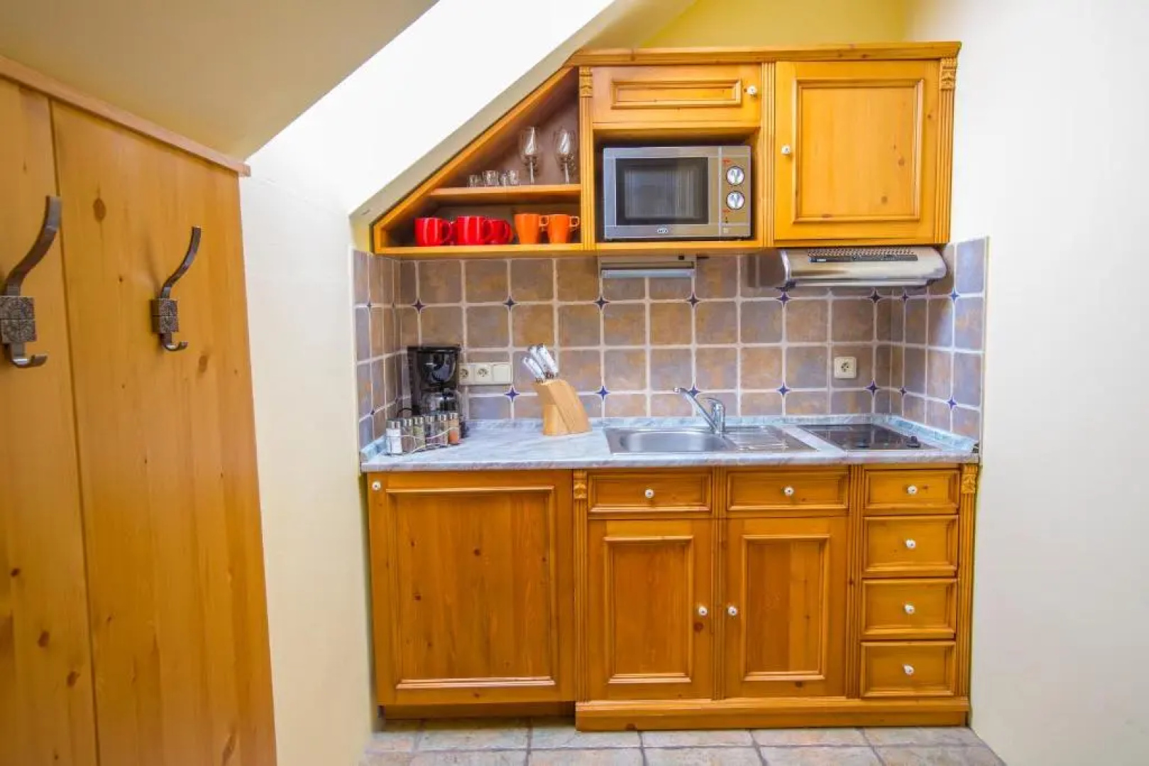 Happy House Apartments