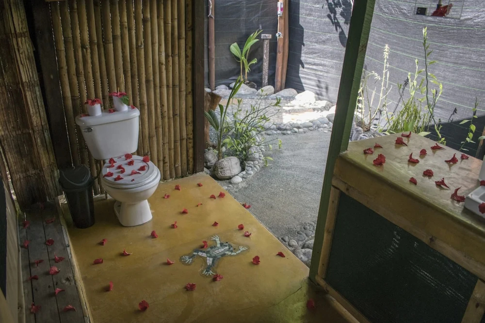 La Leona Eco Lodge