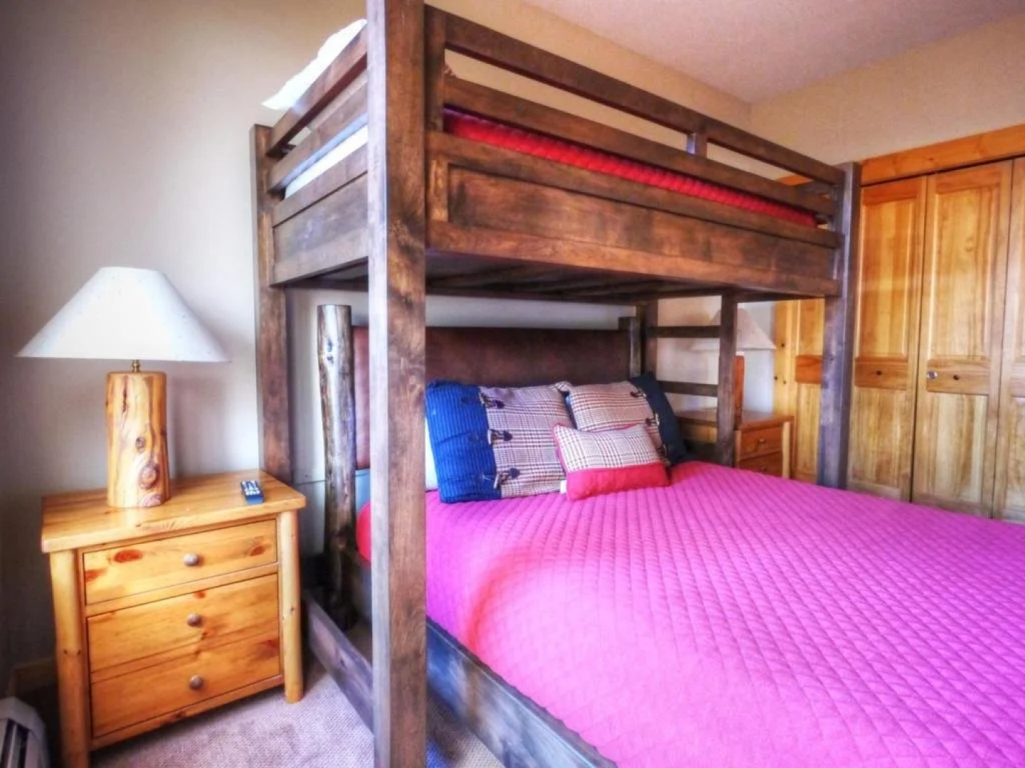 Comfortable Condo, Outstanding Location - TX414 by RedAwning