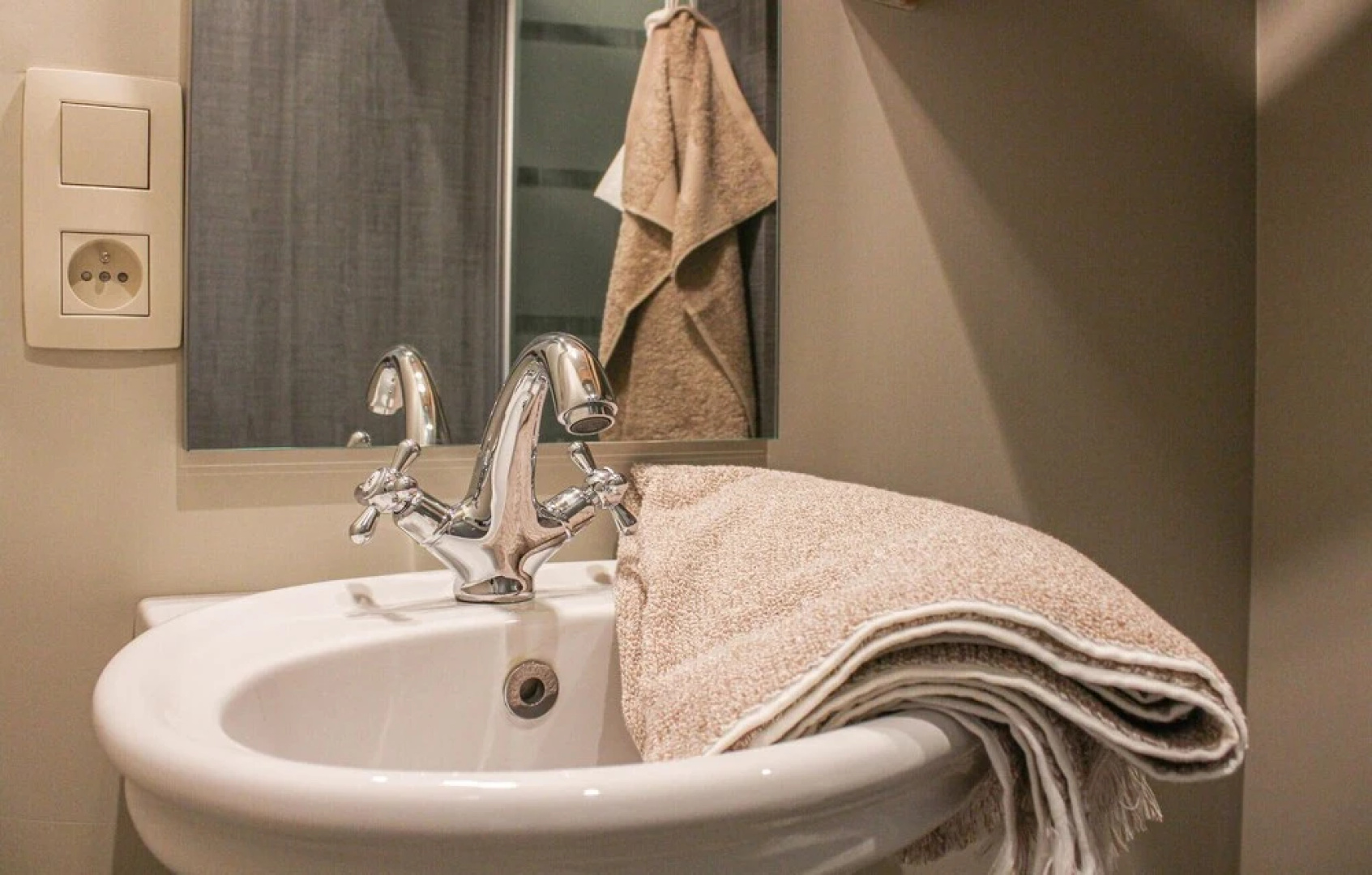Amazing Home in Stavele With 4 Bedrooms and Wifi