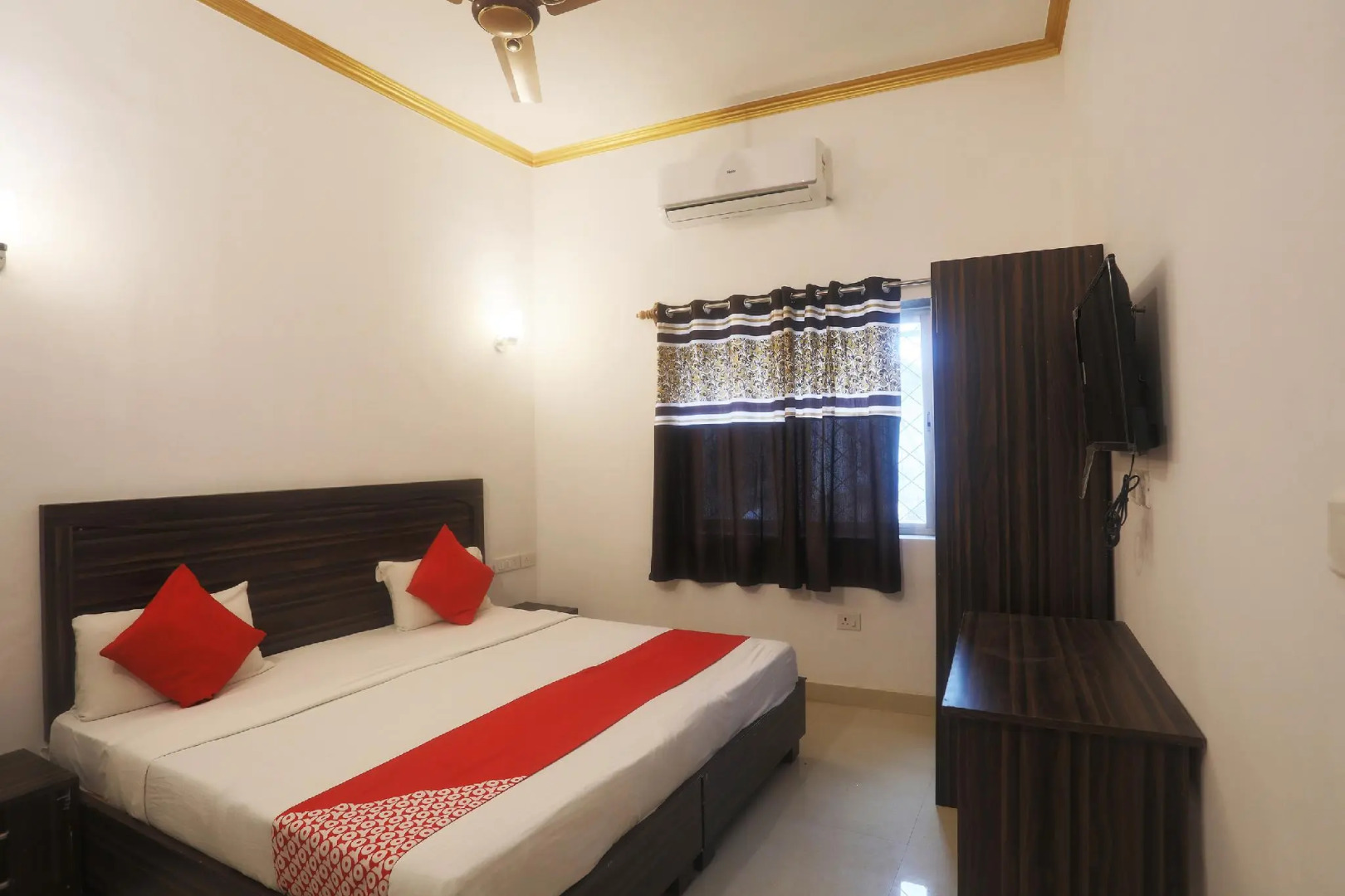 OYO 45552 Central Hotel