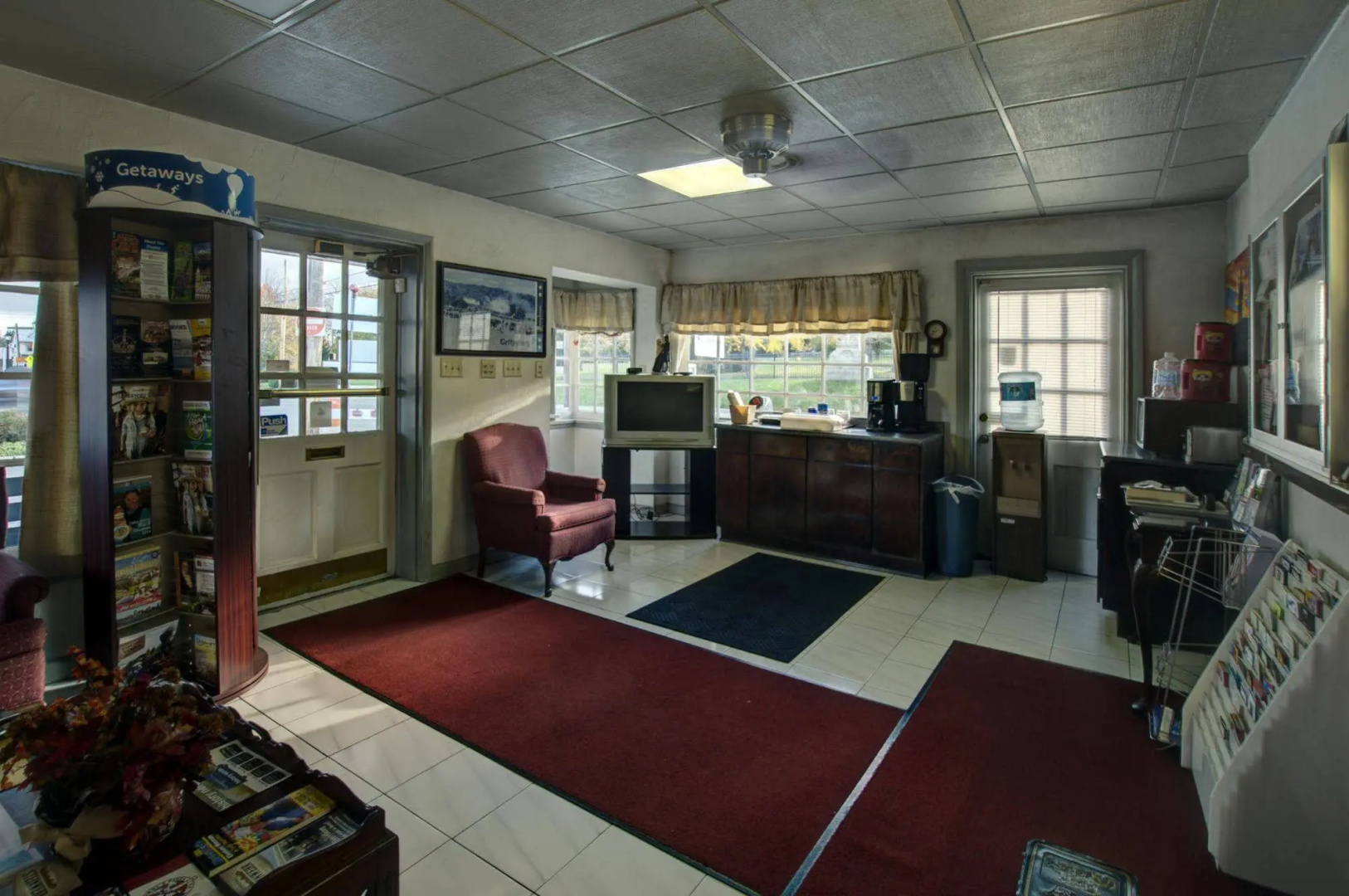 Budget Host Three Crowns Motor Lodge