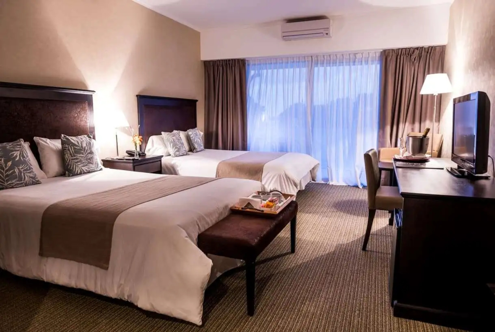 Howard Johnson Hotel & Convention Center Madariaga - Carilo