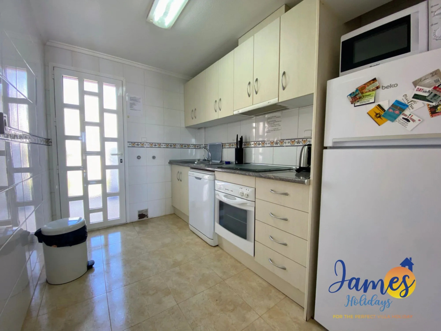 Laguna Townhouse overlooking Communal Pool LOM01