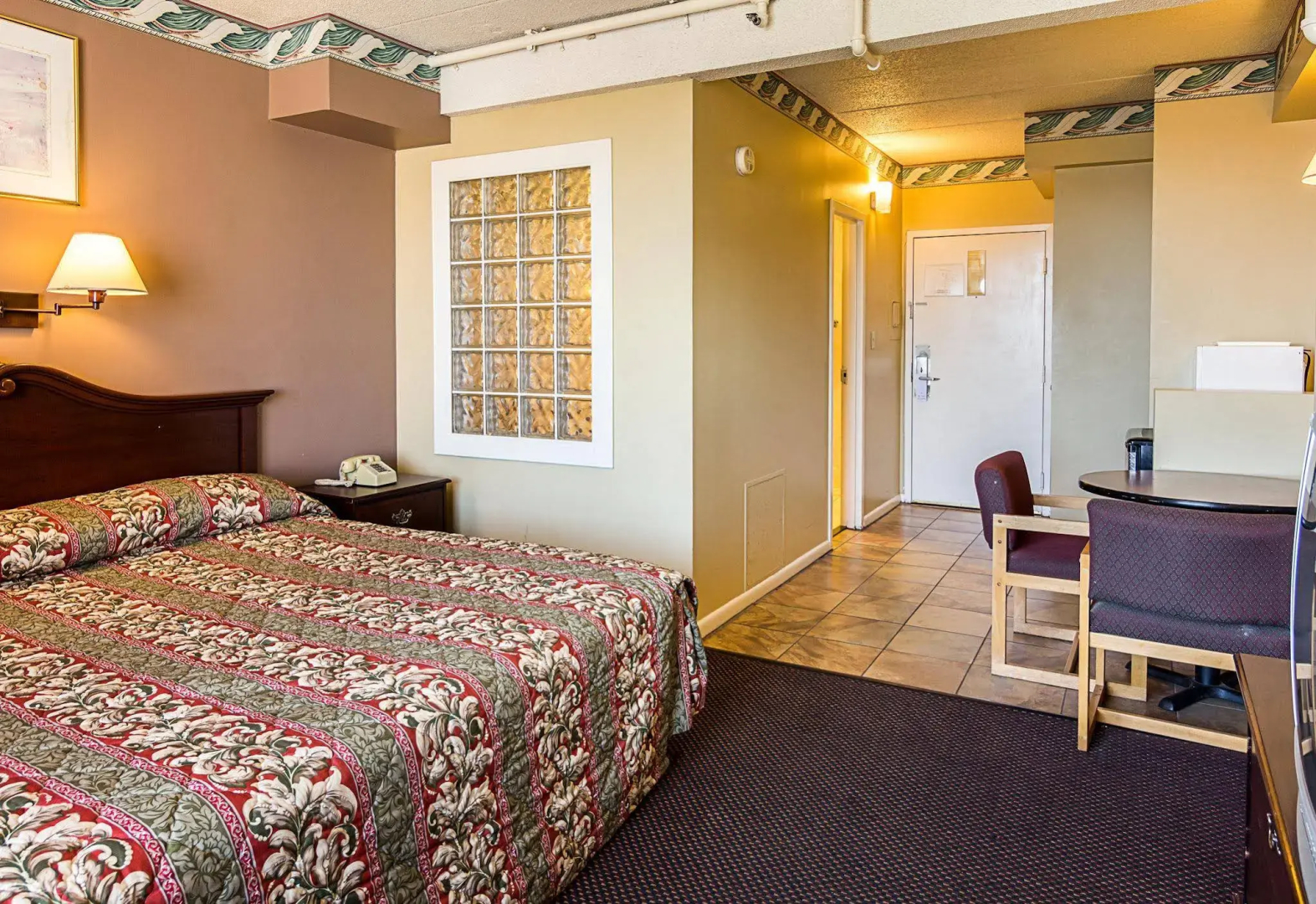 Red Roof PLUS+ & Suites Virginia Beach – Seaside