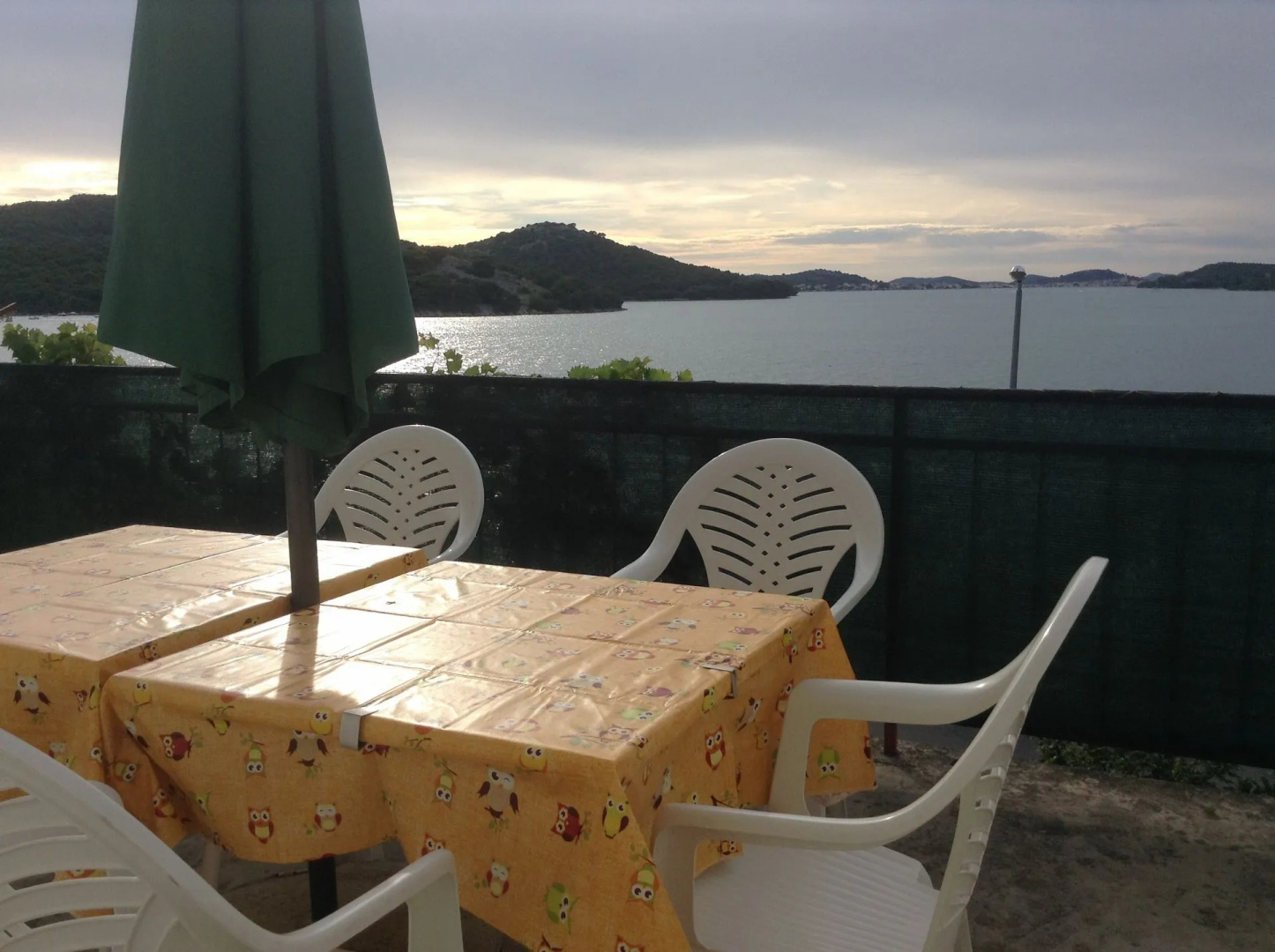 Apartment Bila - 15m from the sea: A1 Tisno, Island Murter