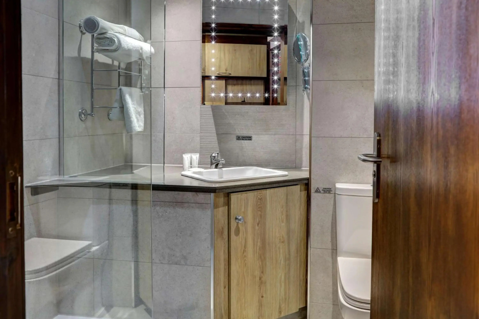 Best Western Plus Pastures Hotel