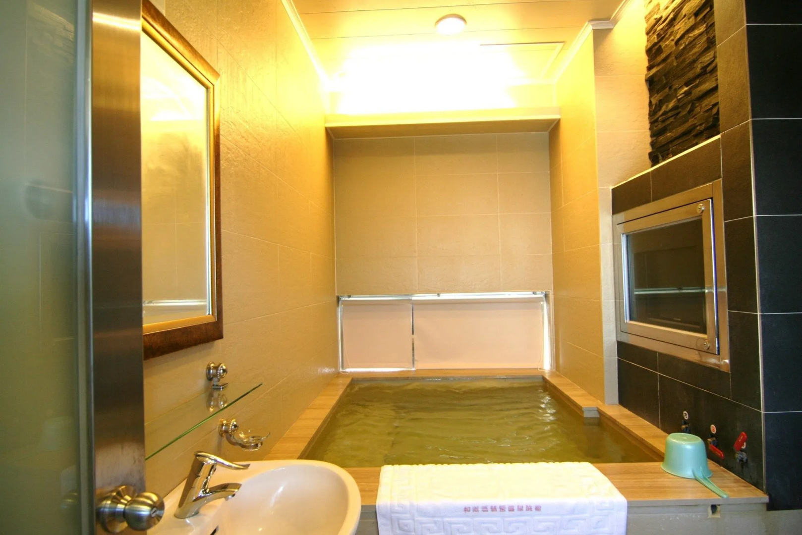 Host-On Exquisite Hotspring Hotel