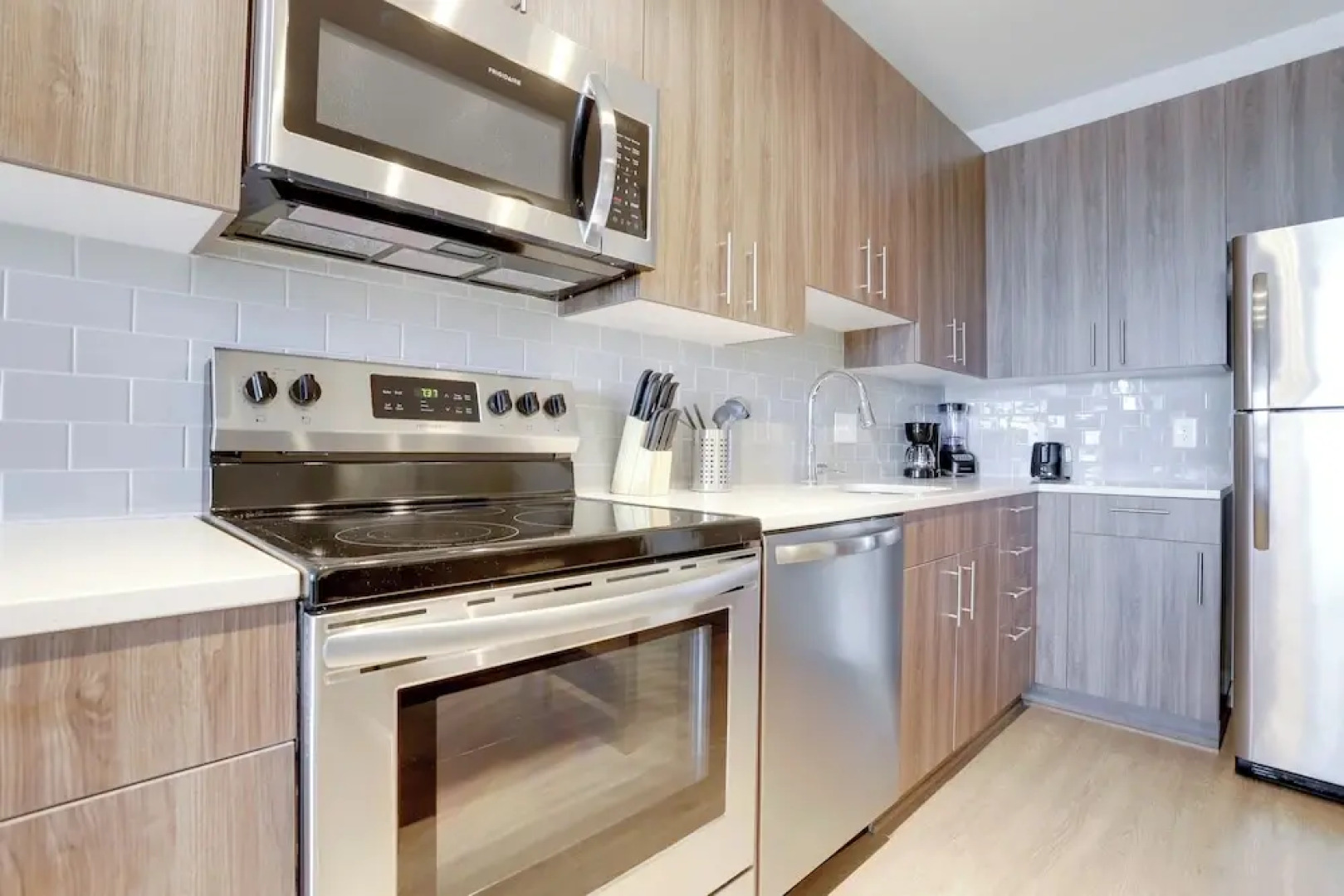 Apartment 15-Min Walk to Metro