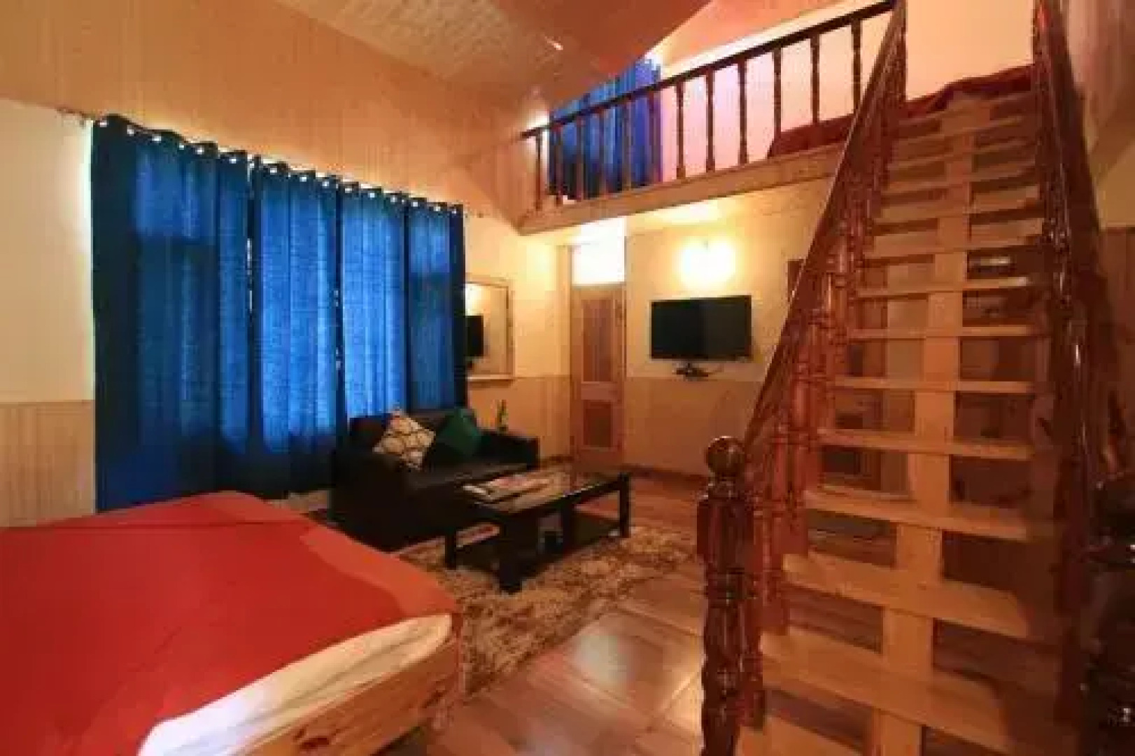 The Rainbow Inn & Cafe