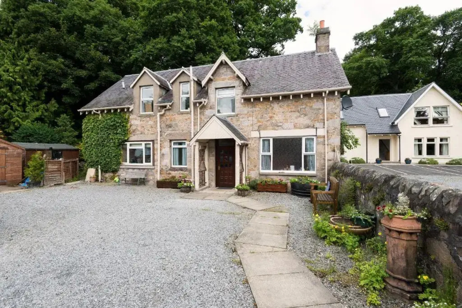 Claymore Guest House and Apartments