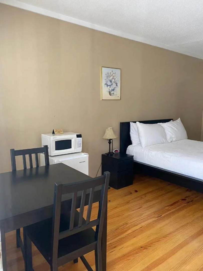 Reynolds House Inn & Motel