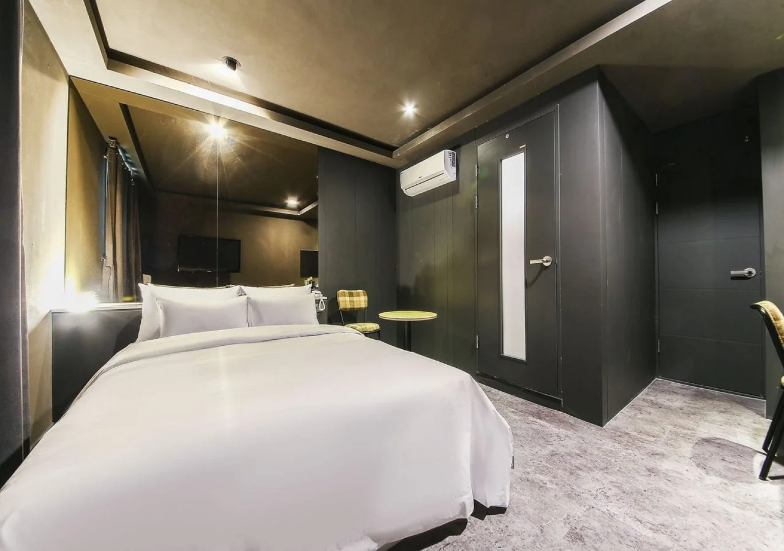 Moon Hotel