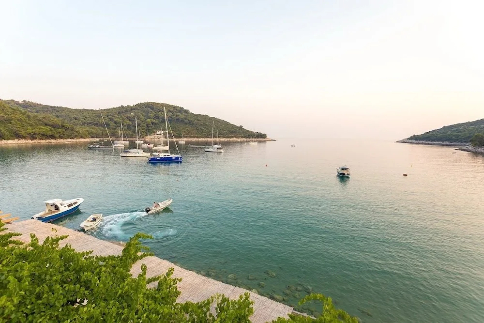 Boutique Pine Tree Resort Luxury Aparments & Restaurant