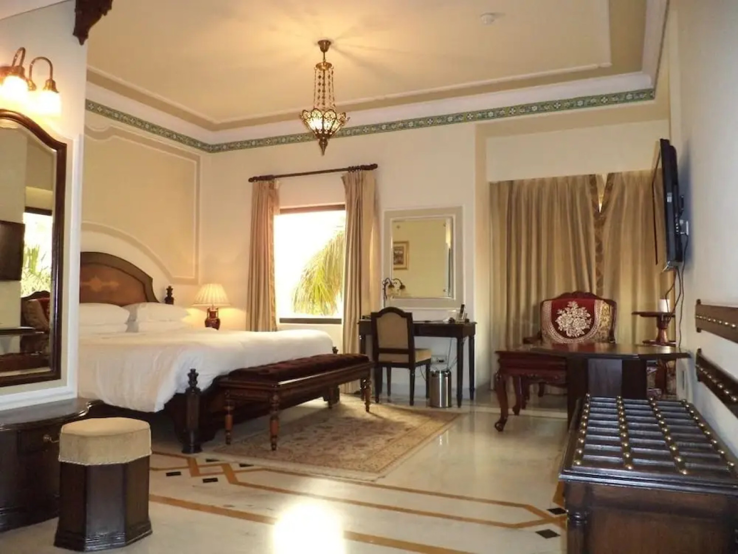 Orient Taj Hotel &Resort