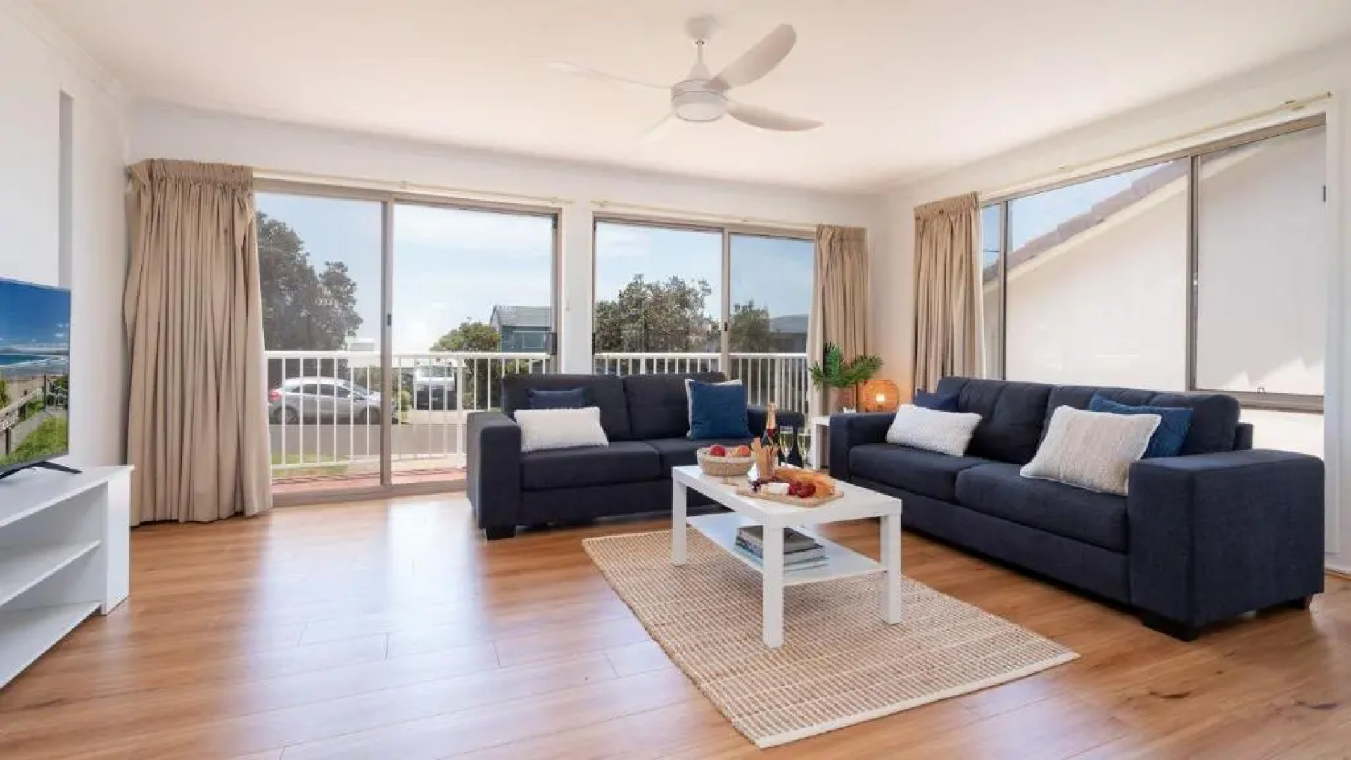 SUNNYSIDE Gerroa 4pm Check Out Sundays except Peak season