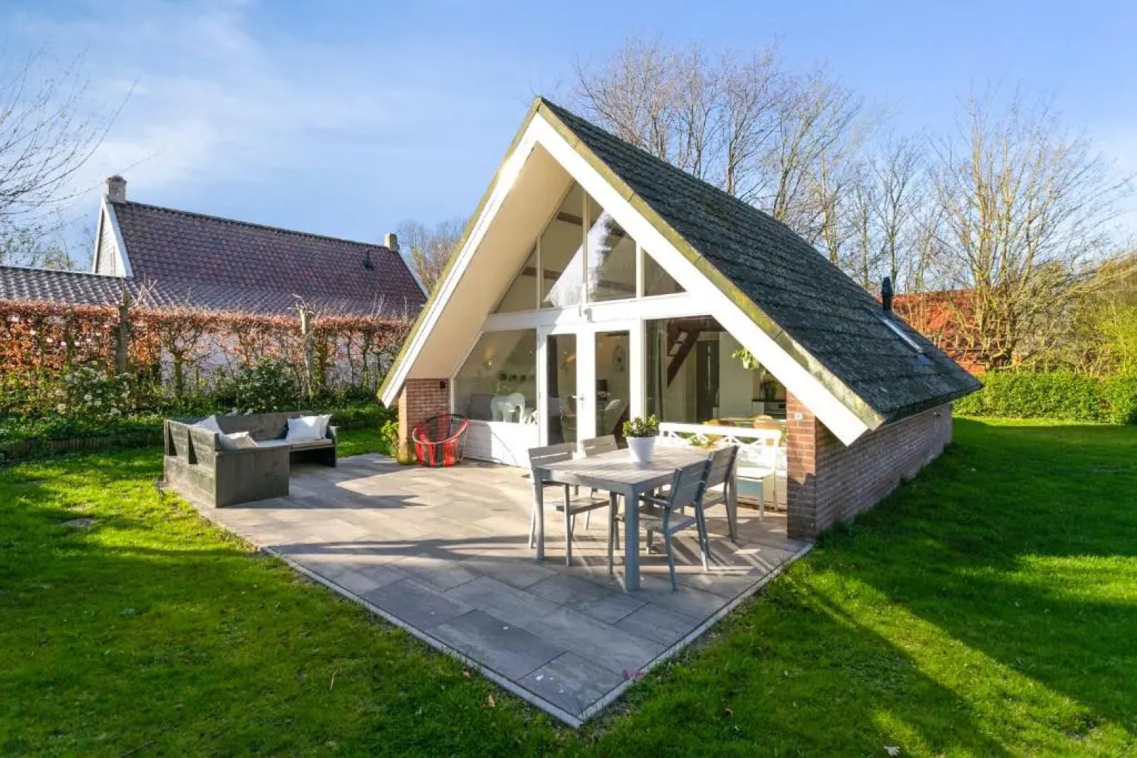Bungalow Jonkerstee 81 - Ouddorp near the beach with big garden - not for companies