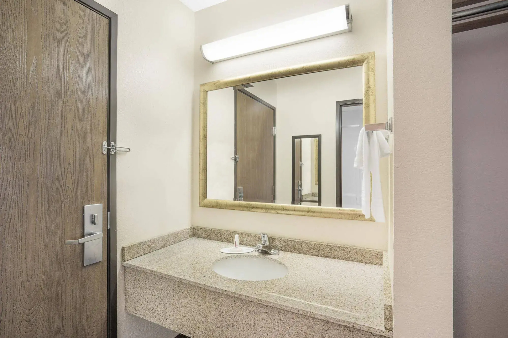 Super 8 by Wyndham Galesburg