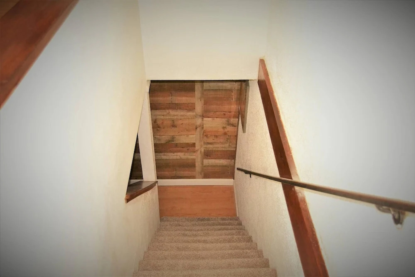 Urbana the Charming Well-lit two Bedrooms Apartment