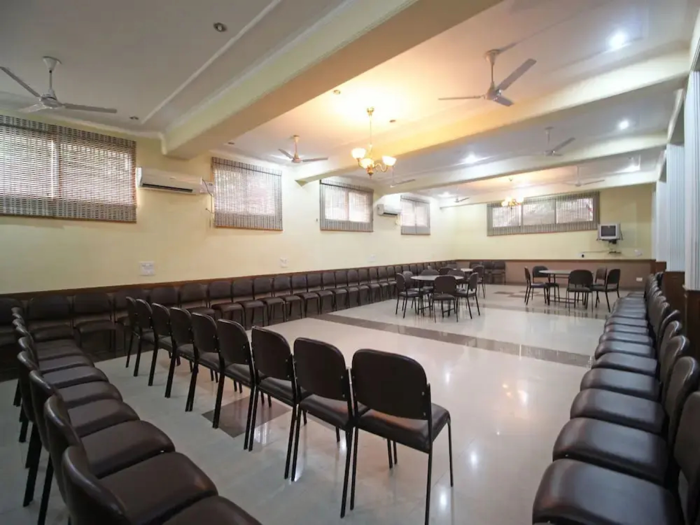 OYO 6977 Hotel Clarks