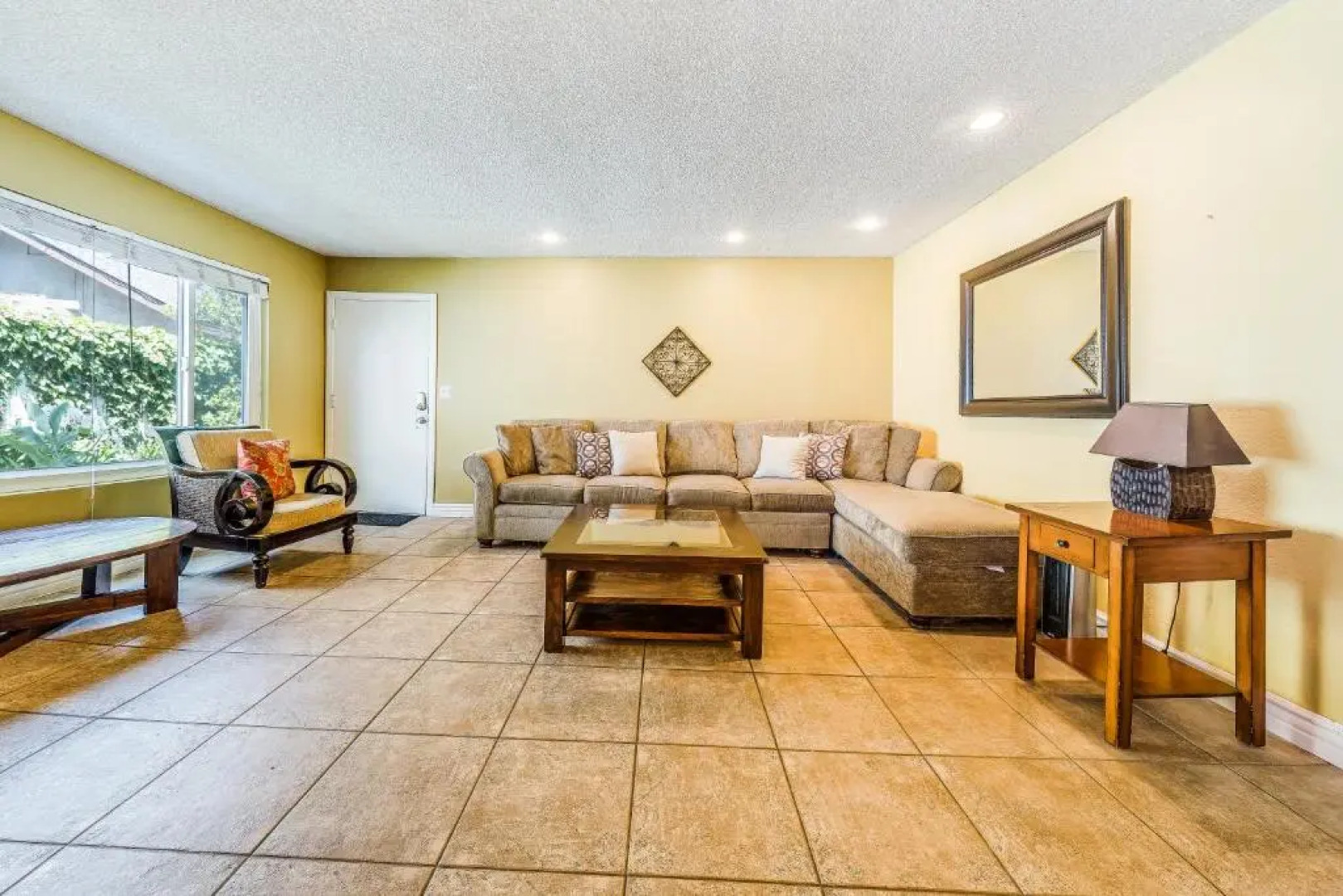 22 Huntington St. 2bdr